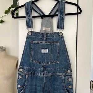 NWOT Levi’s Vintage Women's Straight Leg Overalls Medium Wash